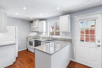 19136 Willow Spring Dr in Germantown, MD - Building Photo - Building Photo