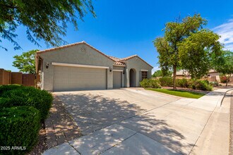 27112 N 56th Dr in Phoenix, AZ - Foto de edificio - Building Photo