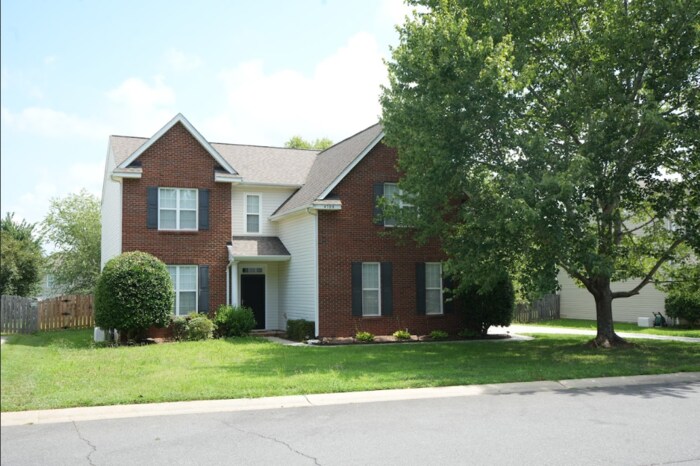 4708 Sandtyn Dr in Waxhaw, NC - Foto de edificio