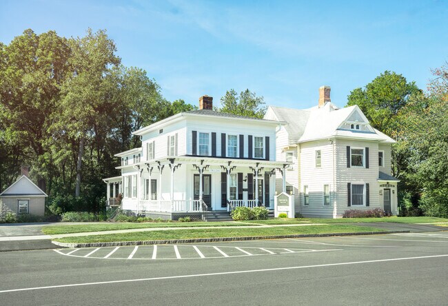 2239 Main St in Glastonbury, CT - Building Photo - Building Photo