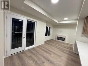 8 Matawin Ln in Richmond Hill, ON - Building Photo - Building Photo