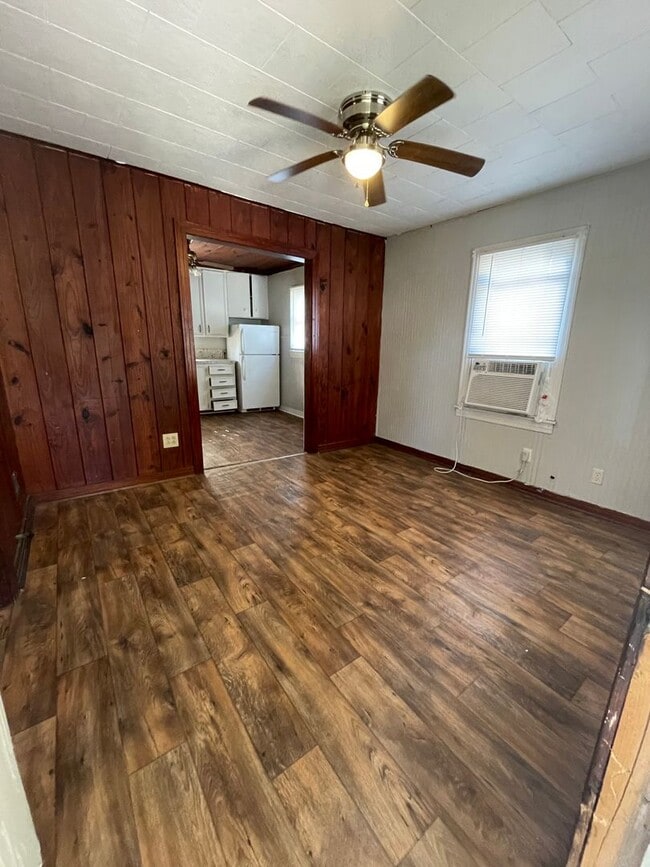 property at 417 W Logan St