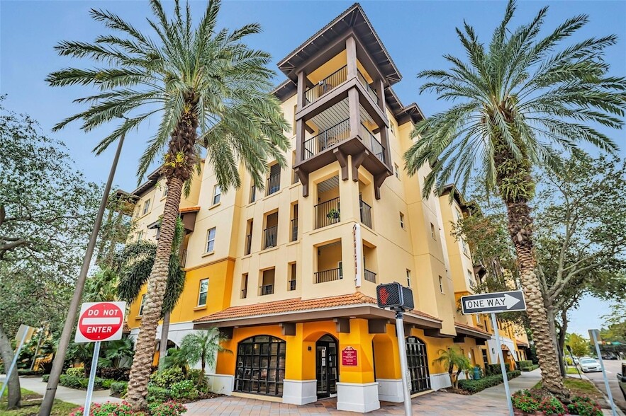 100 4th Ave S, Unit 224 in St. Petersburg, FL - Building Photo