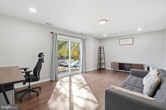 9175 Broken Oak Pl in Burke, VA - Building Photo - Building Photo