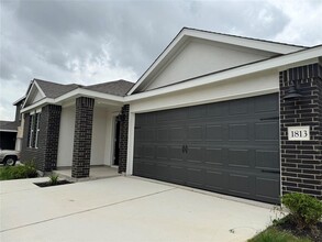 1813 Boggy Crk Rnch Rd in Andice, TX - Building Photo - Building Photo