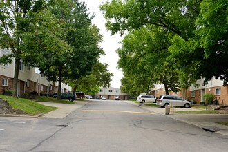 Robin Springs Apartments in Middletown, OH - Foto de edificio - Building Photo