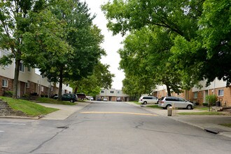 Robin Springs Apartments in Middletown, OH - Building Photo - Building Photo