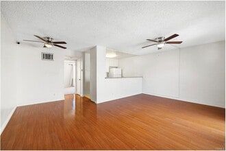 20930 Parthenia St in Los Angeles, CA - Building Photo - Building Photo