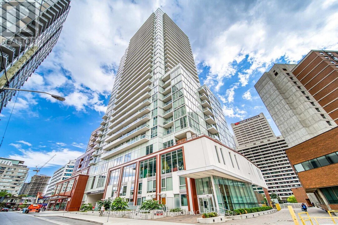 33-1833 Helendale Ave in Toronto, ON - Building Photo