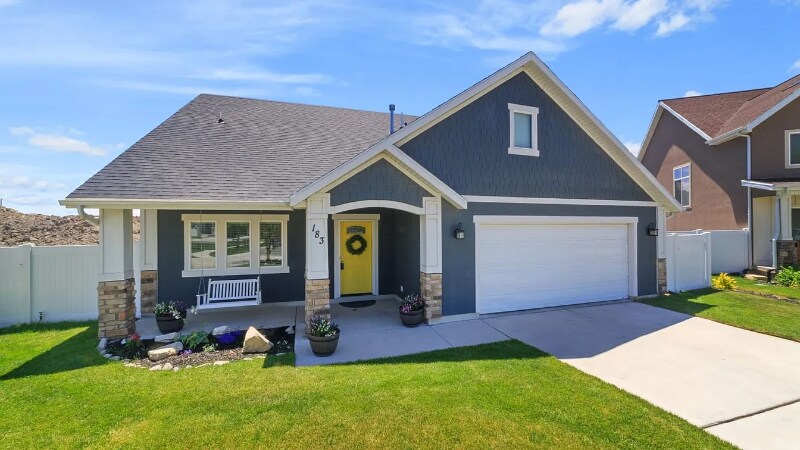 183 Brookshire Drive in Saratoga Springs, UT - Building Photo