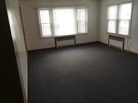 207 Garfield Ave, Unit 207 Garfield Ave. Bpt CT. in Bridgeport, CT - Building Photo