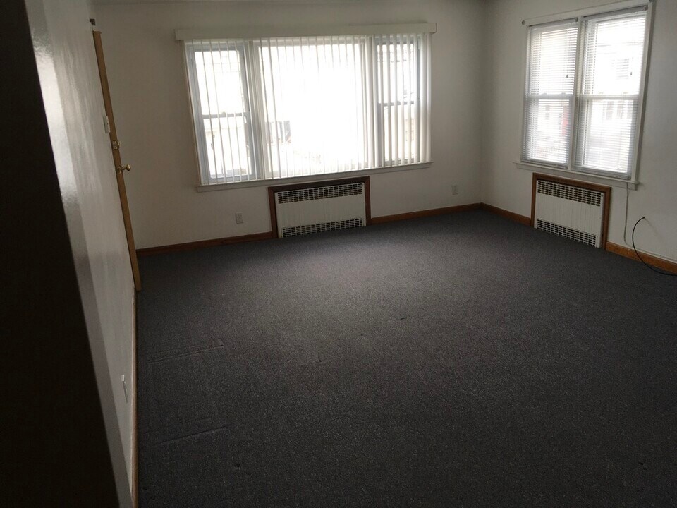 207 Garfield Ave, Unit 207 Garfield Ave. Bpt CT. in Bridgeport, CT - Building Photo