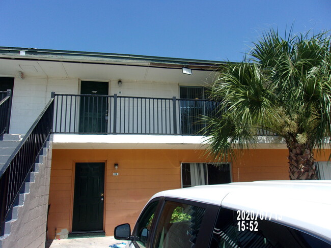 1721 Dixon Blvd in Cocoa, FL - Foto de edificio - Building Photo