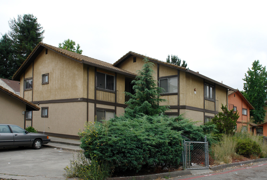 935 Civic Center Dr in Rohnert Park, CA - Building Photo