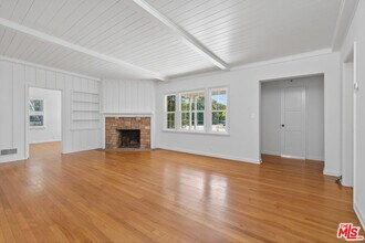 675 El Medio Ave in Los Angeles, CA - Building Photo - Building Photo