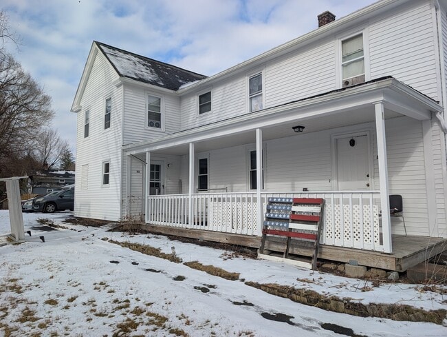 86 Main St in East Windsor, CT - Building Photo - Building Photo