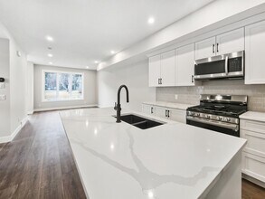 2600-2628 28 Ave SW in Calgary, AB - Building Photo - Building Photo