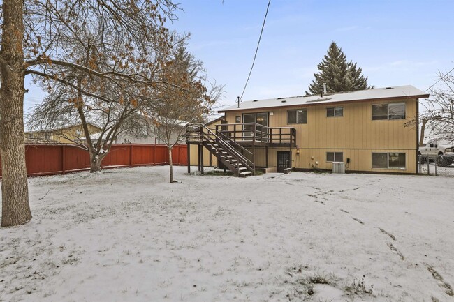 626 S Beeman St, Unit 102 in Airway Heights, WA - Foto de edificio - Building Photo