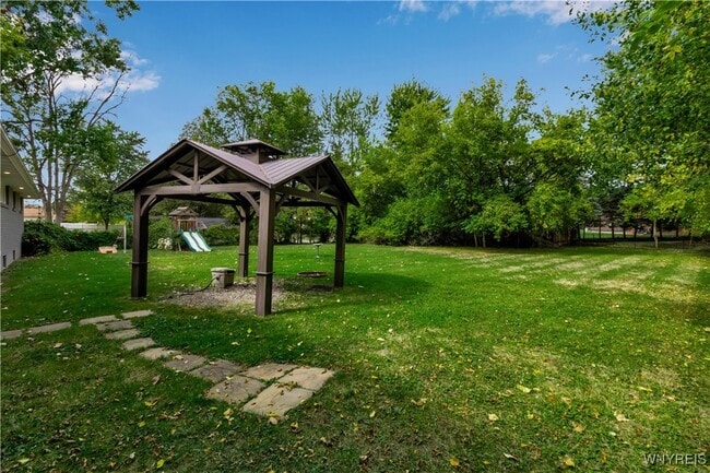 1040 Klein Rd in Buffalo, NY - Foto de edificio - Building Photo