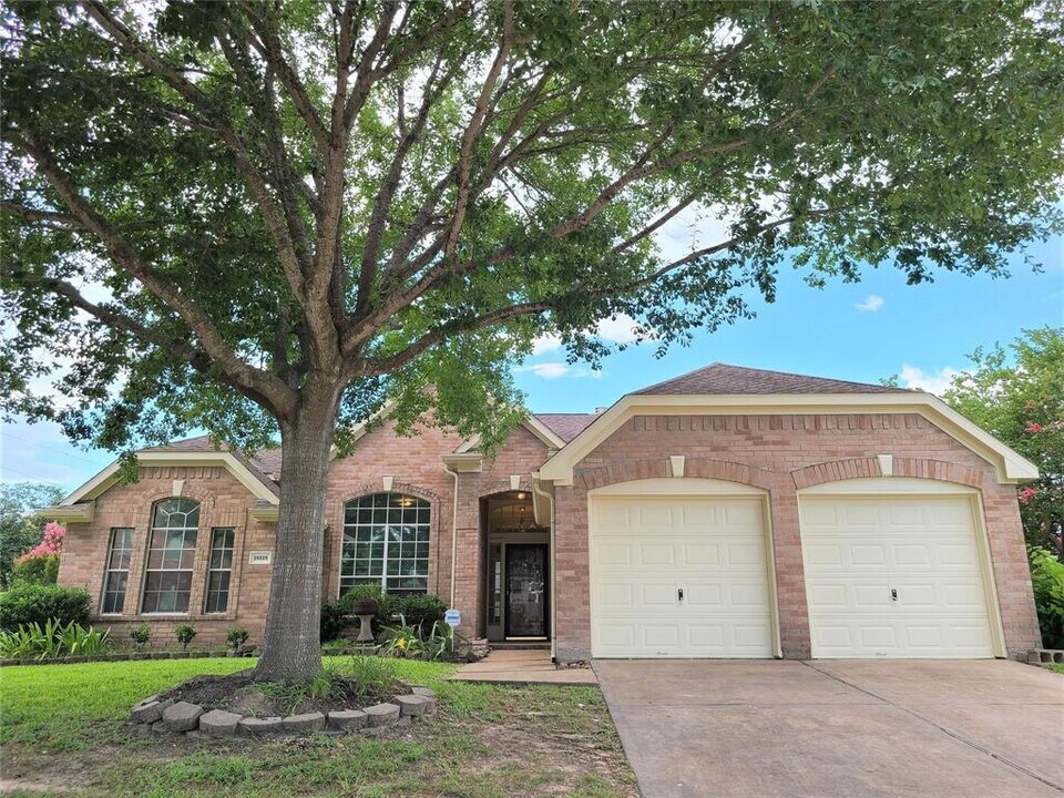 18818 Harbor Key Cir in Houston, TX - Building Photo