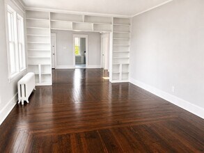48 Irvington St, Unit 1 in New Bedford, MA - Foto de edificio - Building Photo