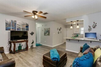 4800 Tradewinds Dr, Unit 4802 in Pensacola, FL - Foto de edificio - Building Photo