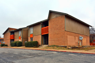 Sonterra Apartments (OK) in Oklahoma City, OK - Foto de edificio - Building Photo