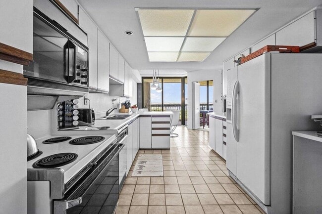 property at 1900 Consulate Pl