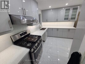 78 Crittenden Square in Toronto, ON - Building Photo