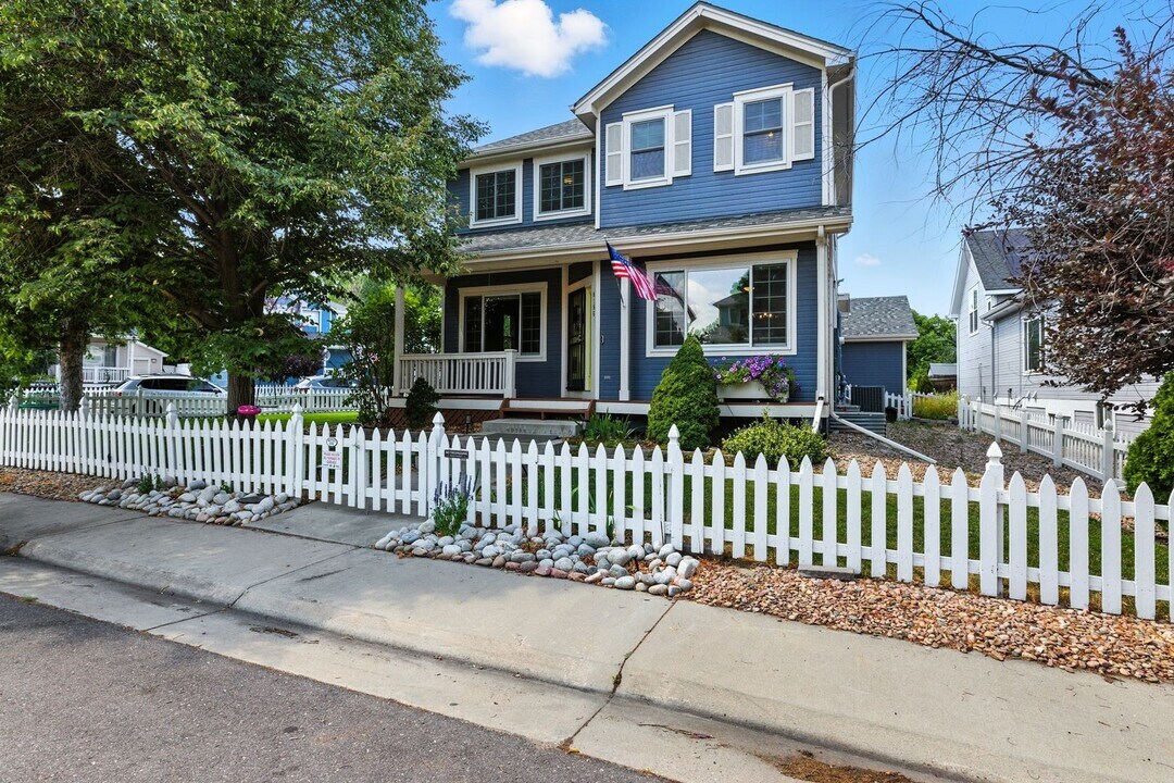 8186 E Harvard Cir in Denver, CO - Building Photo