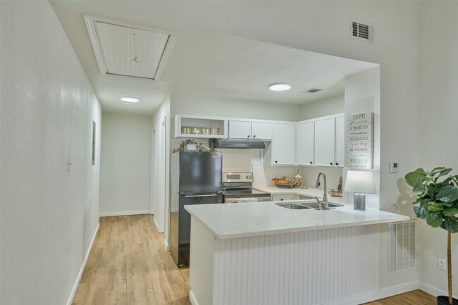 property at 31 Harbour Row Dr