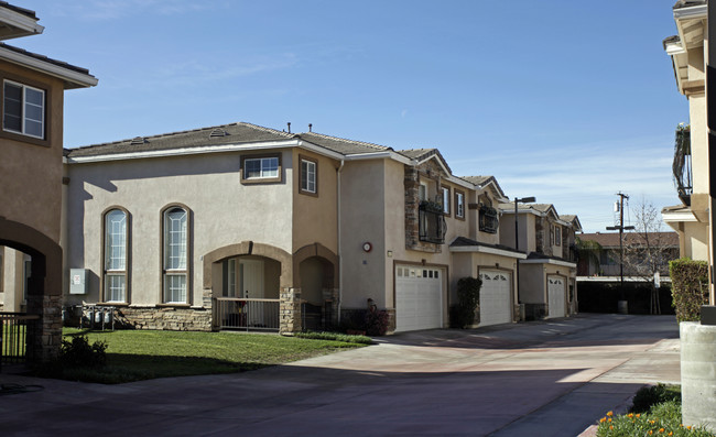 535 W D St in Ontario, CA - Building Photo - Building Photo