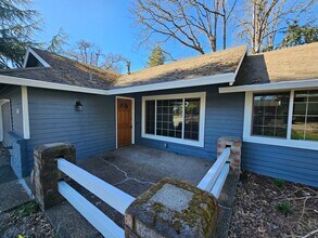 540 Collins Crest St in Gladstone, OR - Building Photo - Building Photo