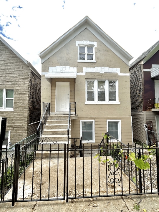 3215 S Throop St in Chicago, IL - Building Photo