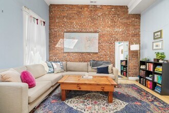 371 Cardinal Medeiros Ave, Unit 3 in Cambridge, MA - Building Photo - Building Photo
