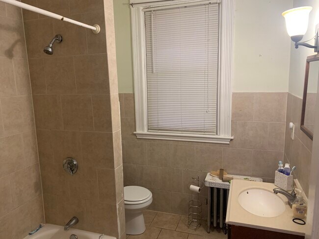 148 Strathmore Rd, Unit 1 in Boston, MA - Building Photo - Building Photo