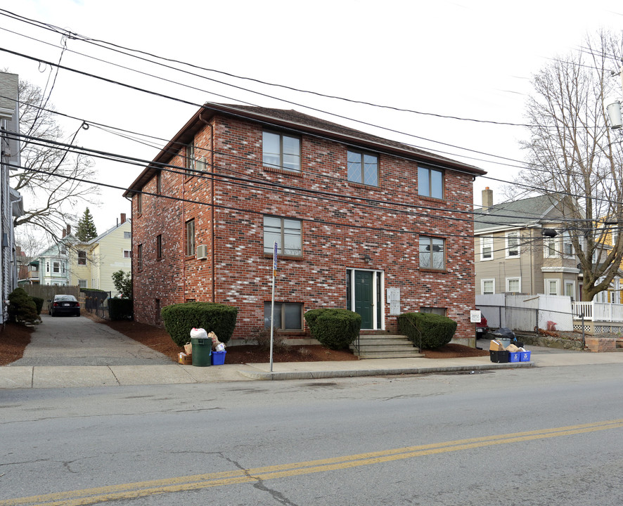 35 Pine St in Waltham, MA - Foto de edificio