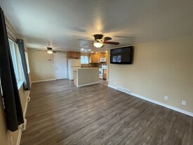 1075 Winona Dr in Loveland, CO - Building Photo