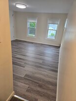 19 Ballston St, Unit Apt B in Bloomingdale, NJ - Building Photo