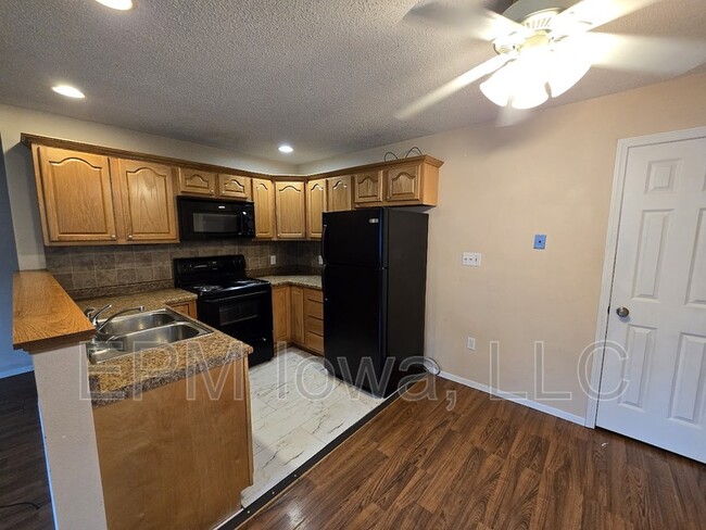1407 Robin Rd in Waterloo, IA - Building Photo - Building Photo
