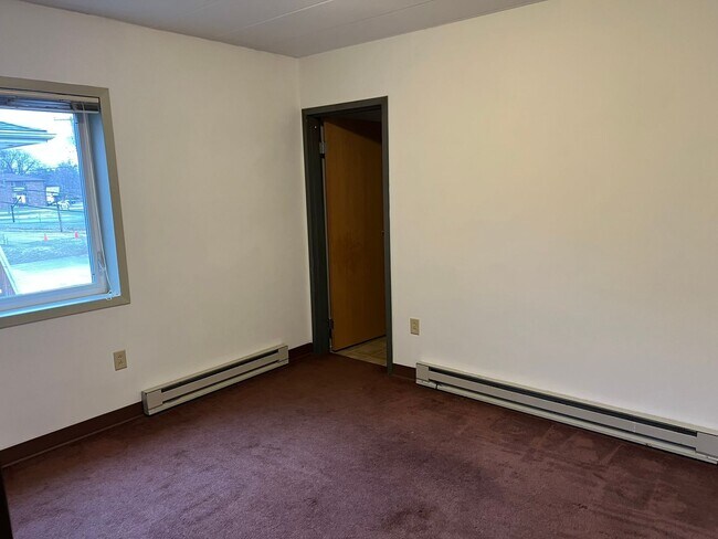 916 Greenbrier Rd-Unit -Unit 11 in Dekalb, IL - Building Photo - Building Photo