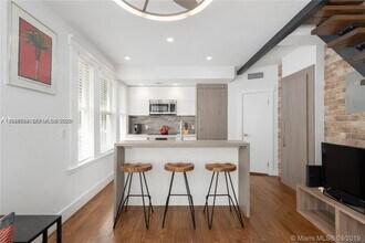 739 2nd St in Miami Beach, FL - Building Photo - Building Photo