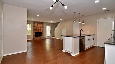 4411 Whispering Valley Dr in Austin, TX - Building Photo - Building Photo