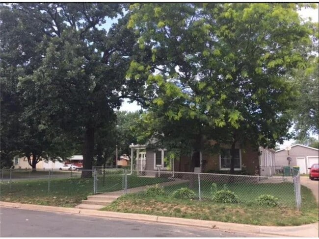 property at 316 W 64th St