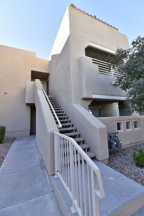 1909 Mountain Hills Ct in Las Vegas, NV - Foto de edificio