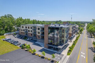 116 West Ave in Saratoga Springs, NY - Building Photo