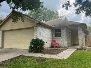 19530 Sandy Woods Dr in Tomball, TX - Building Photo - Building Photo