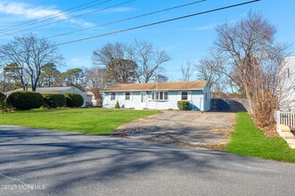 251 Sprucewood Dr in Brick, NJ - Building Photo - Building Photo