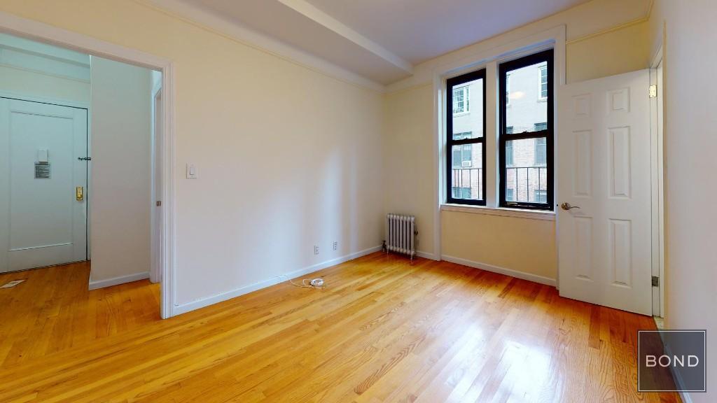 305 W 45th St in New York, NY - Building Photo