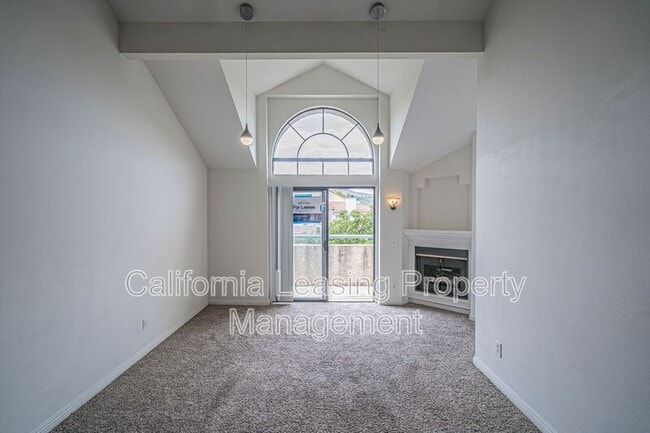 18215 Flynn Dr in Canyon Country, CA - Building Photo - Building Photo